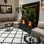 Riad Amazing Amazigh Avec Jacuzzi Petit Dejeuner Compris Avec Aussi Chambres Familiales Pres De La Place Jemaa El Fna