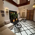 Riad Amazing Amazigh Avec Jacuzzi Petit Dejeuner Compris Avec Aussi Chambres Familiales Pres De La Place Jemaa El Fna