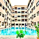 Le Modern Et Centrale Avec Piscine Et Parking Prive