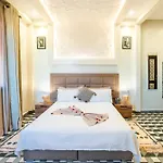 Yanis Guest House