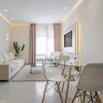 Stylish And Central Downtown Retreat