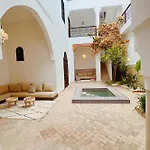 Riad Solila, 4 Suites King Size, Menage Et Breakfast Inclus