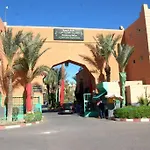 Riad Avec Jardins Et Piscines