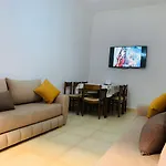 Apartment With Pool Juste Pour Les Familles