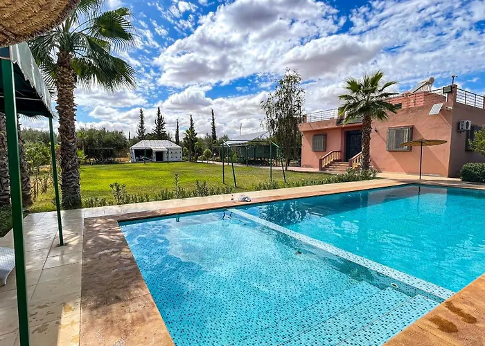 Ferme De Vacances Avec Une Grande Villa A Marrakech