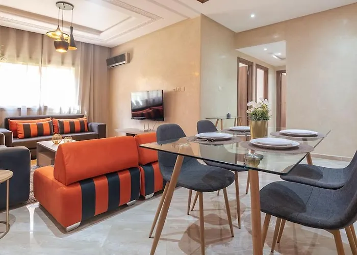 Charming Two Bedrooms Flat With Pool And Parking