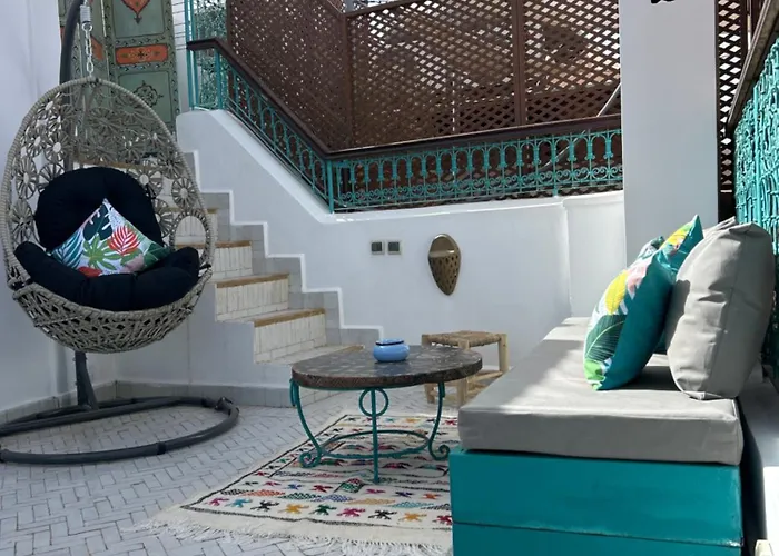 Riad Amazing Amazigh Avec Jacuzzi Petit Dejeuner Compris Avec Aussi Chambres Familiales Pres De La Place Jemaa El Fna