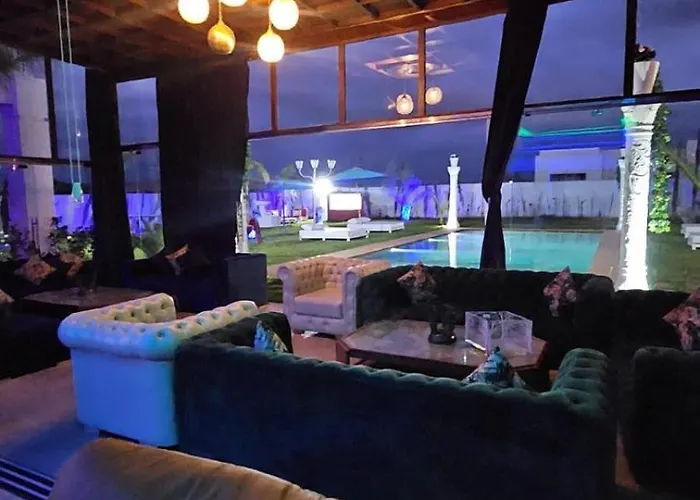 Luxury 5 Bedroom Large Villa
