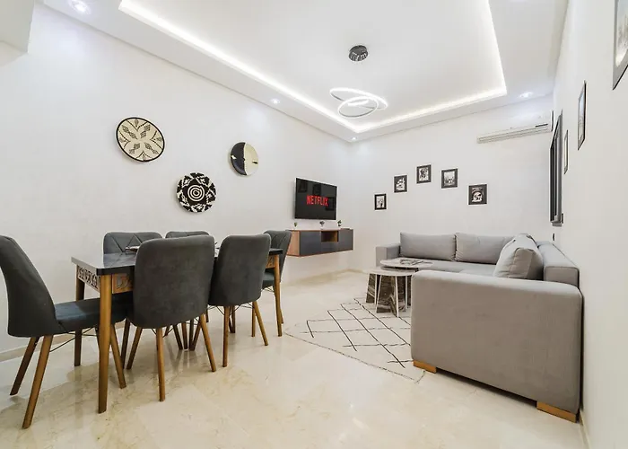 Confortable & Tres Bien Note - Vue Piscine, Proche M Avenue, Piscine, Fibre Optique, Parking