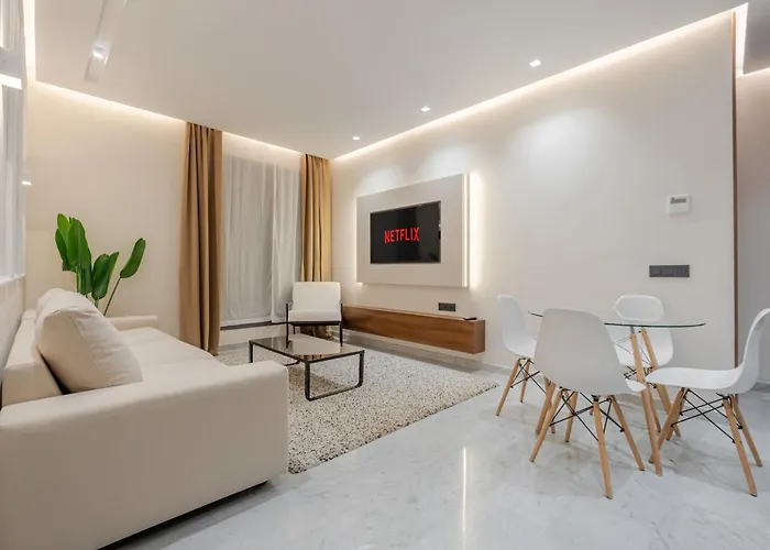 Stylish And Central Downtown Retreat