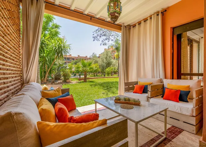 Chill On The Green Oasis Poolside Luxury