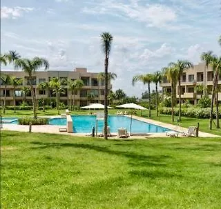 Cosy Flat 2 Bedrooms With Pool And Garden
