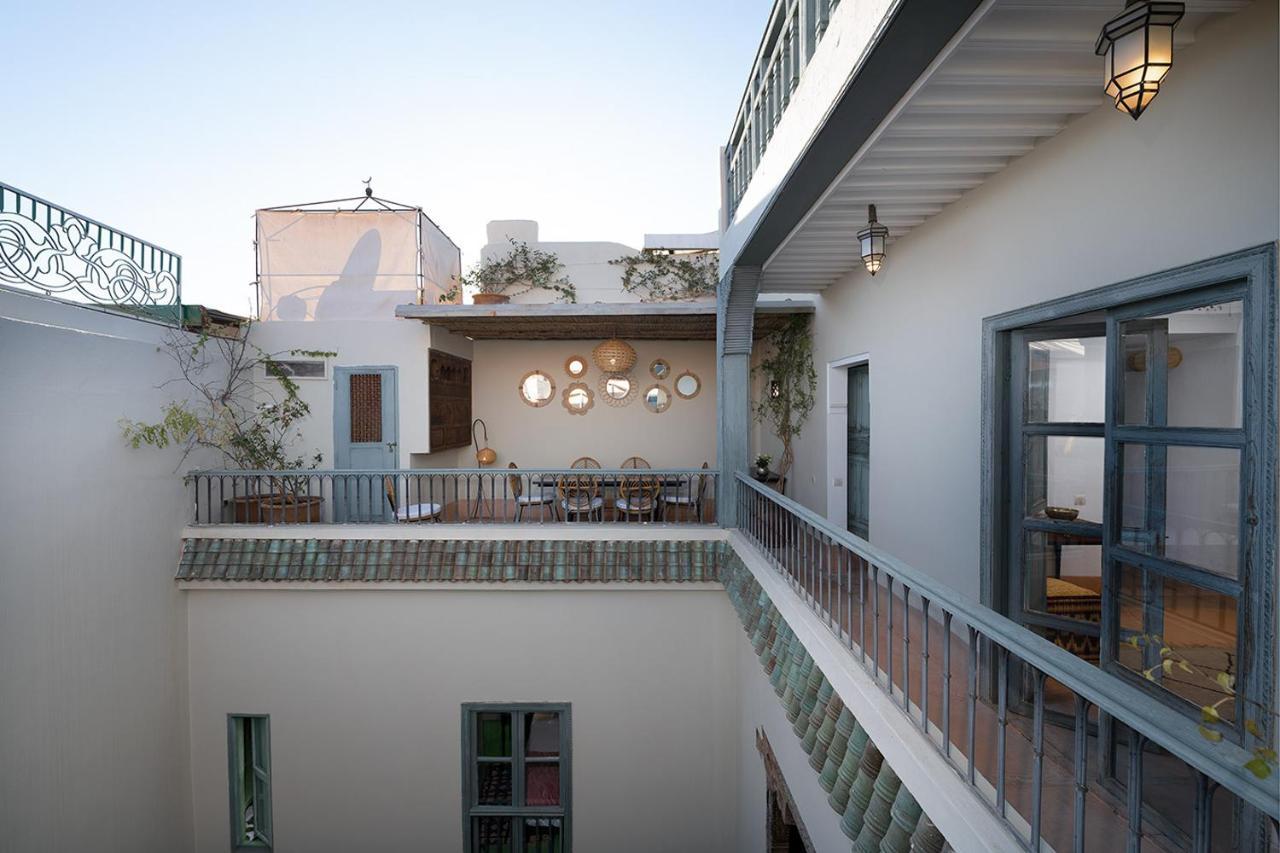 Riad Le J