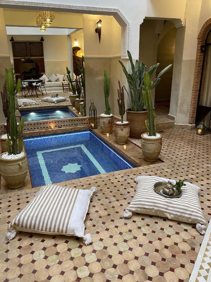 Laora Riad 4*