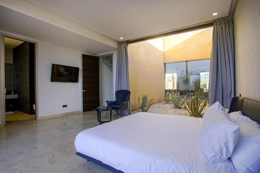 Oliver Palm Resort *
