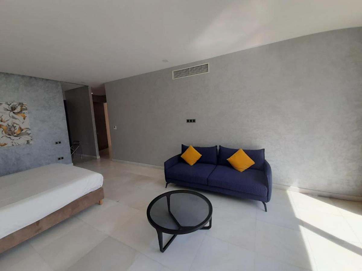 Oliver Palm Resort Villa *