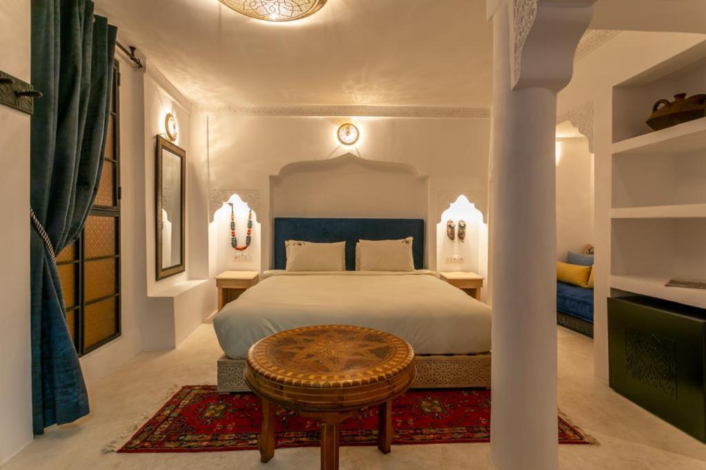 Hart Essoura 3*