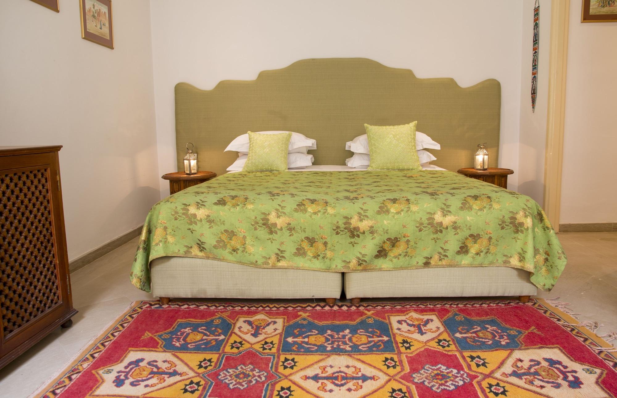 Infinity Sea Riad 5*