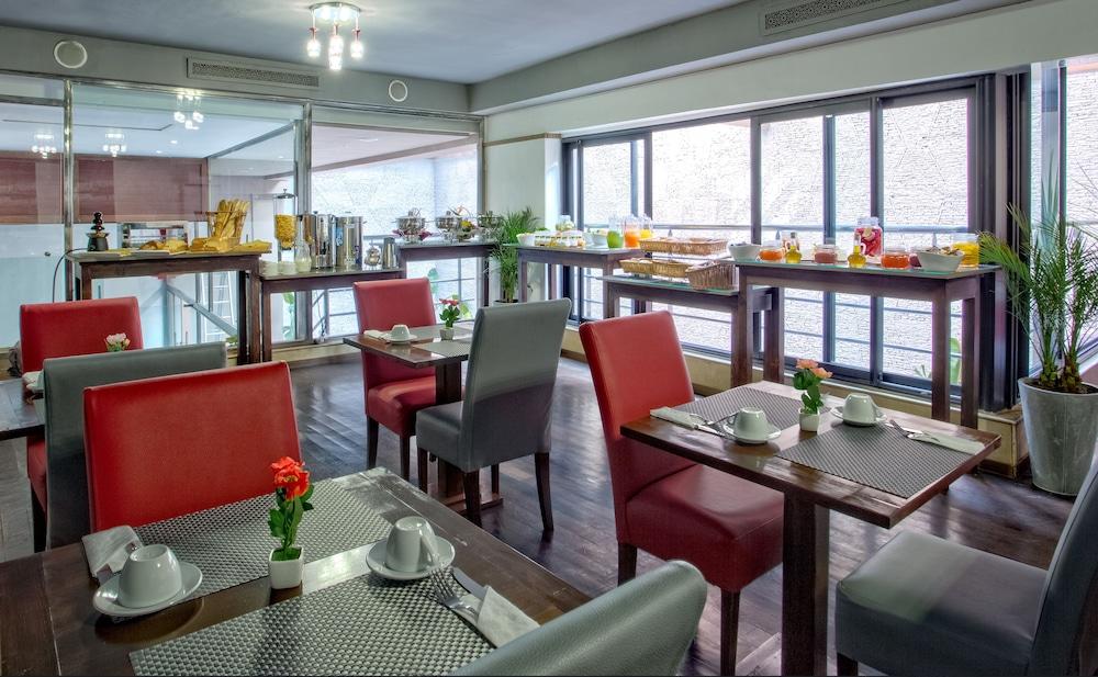 Yaad Hotel