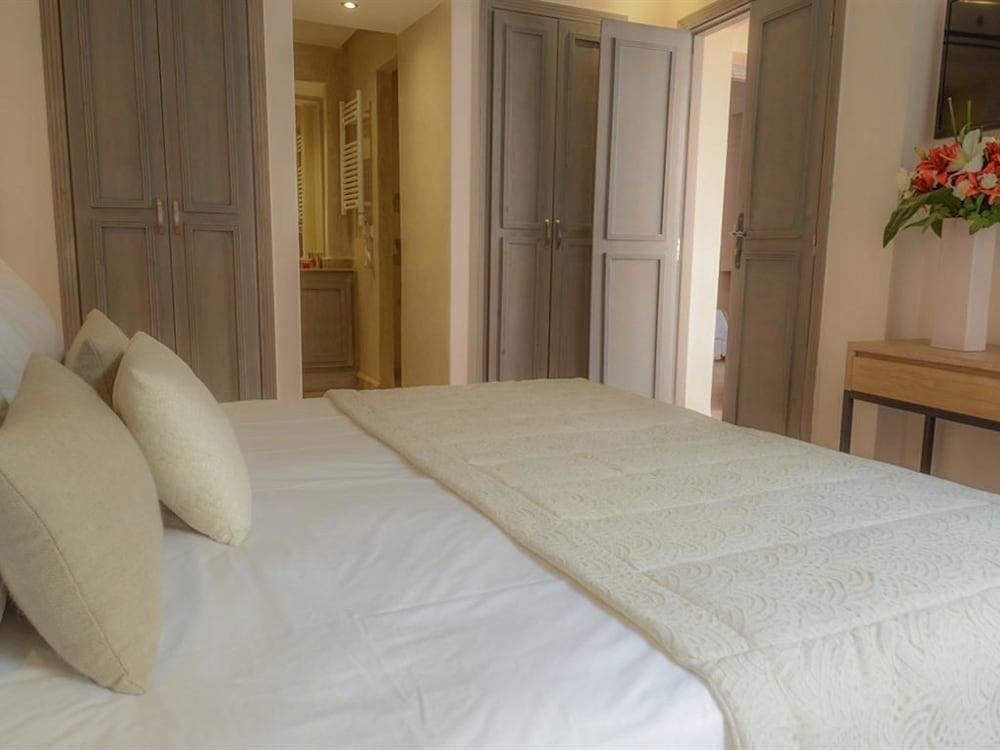 Bed and breakfast Ayni 4*