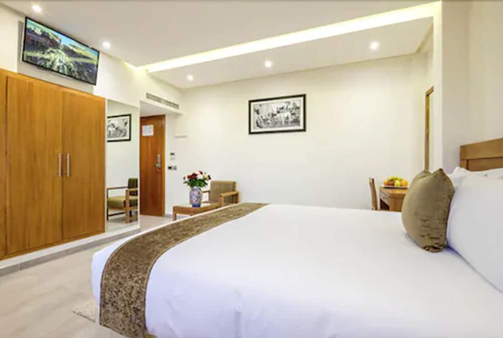 Ayoub & Hotel