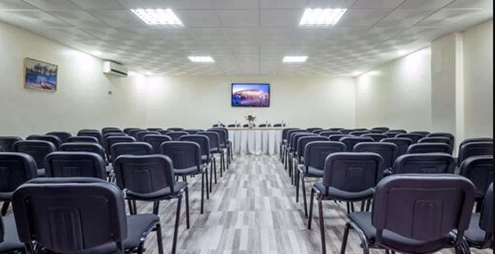 Hotel Ayoub & 4*