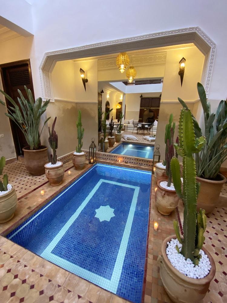 Riad Laora