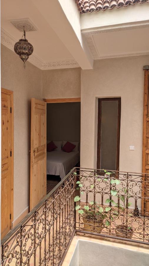 Taziri Riad 2*