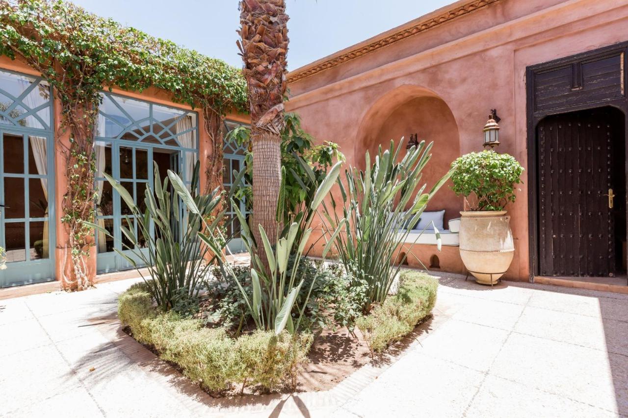 Pauline With Private Pool & Garden, Service And No Insight. Pousada