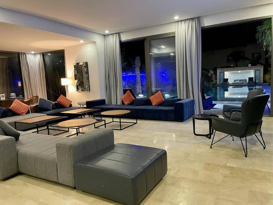 Luxury Palm Villa