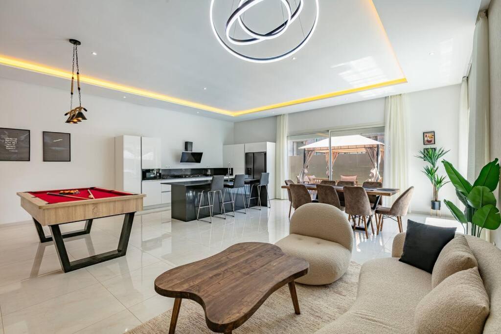 Villa Mima, Lux, Billard, Jeux, Cuisiniere , Piscine Chauffee, Marrakesh