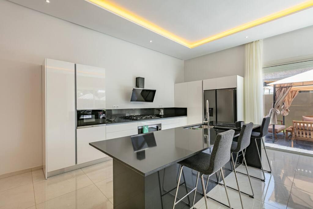 Mima, Lux, Billard, Jeux, Cuisiniere , Piscine Chauffee, *