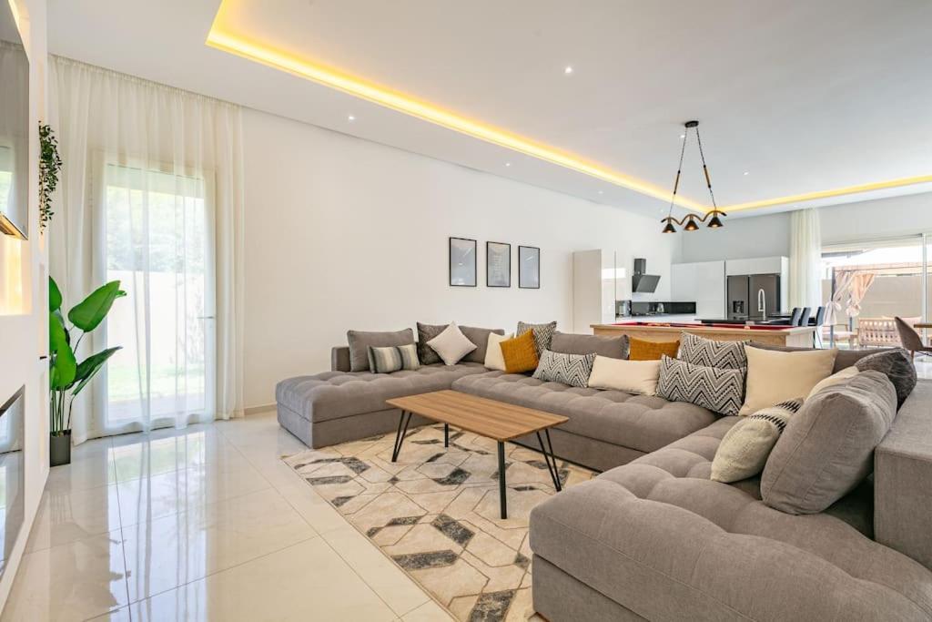 Mima, Lux, Billard, Jeux, Cuisiniere , Piscine Chauffee, Villa