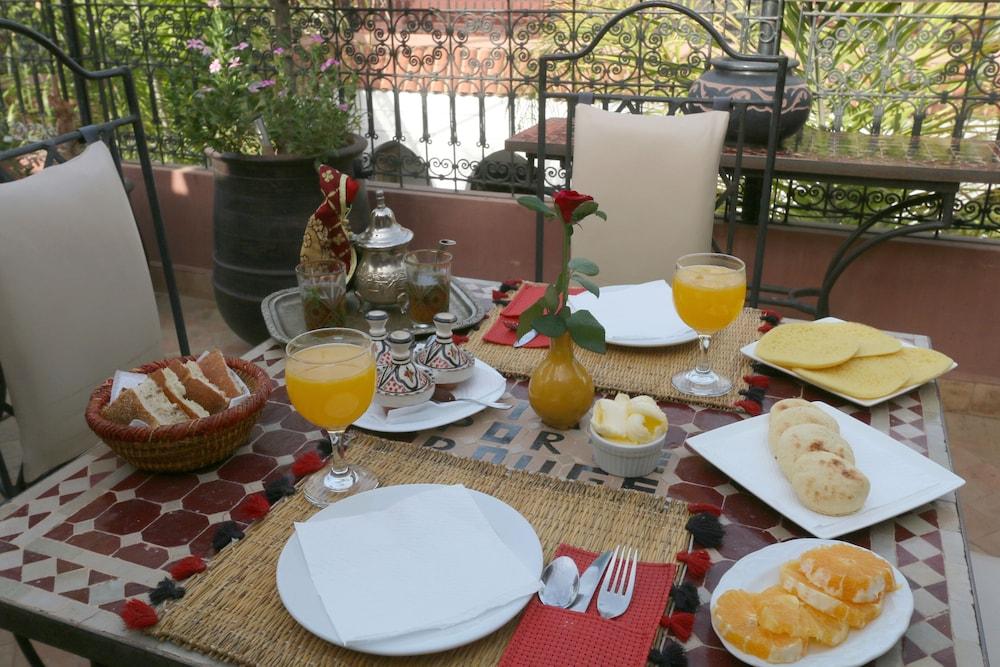 Laora Riad 4*