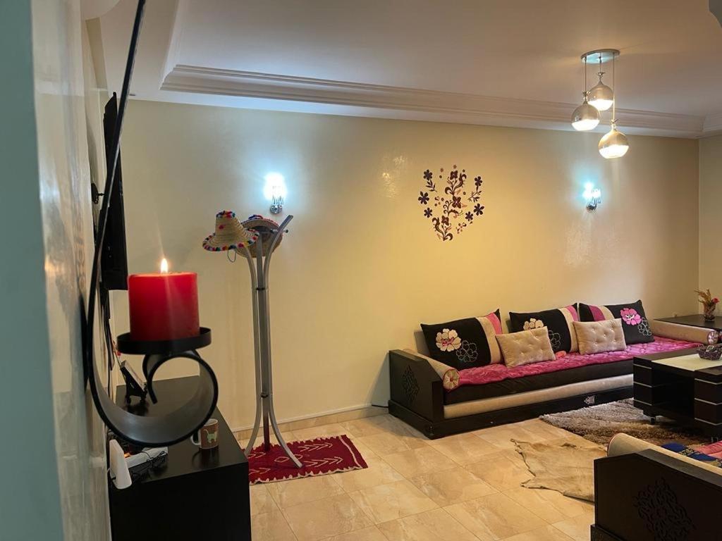 Magnifique Spacieux Confort Propre Familial 2 Salon Et Salle A Manger A 20mn A Pied De Place Jemaa El Fina 4 Piscines Dans Espace De Golf A 12 Mn En Voitures L Entree Est Gratuit Pour La Clientele Ouvert Entre 10h Et 20h * Marrakesh