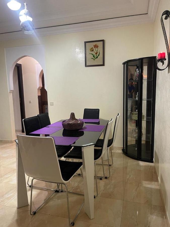 Magnifique Spacieux Confort Propre Familial 2 Salon Et Salle A Manger A 20mn A Pied De Place Jemaa El Fina 4 Piscines Dans Espace De Golf A 12 Mn En Voitures L Entree Est Gratuit Pour La Clientele Ouvert Entre 10h Et 20h Apartment