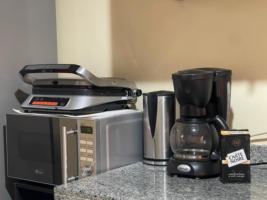 Apartment Magnifique Spacieux Confort Propre Familial 2 Salon Et Salle A Manger A 20mn A Pied De Place Jemaa El Fina 4 Piscines Dans Espace De Golf A 12 Mn En Voitures L Entree Est Gratuit Pour La Clientele Ouvert Entre 10h Et 20h *