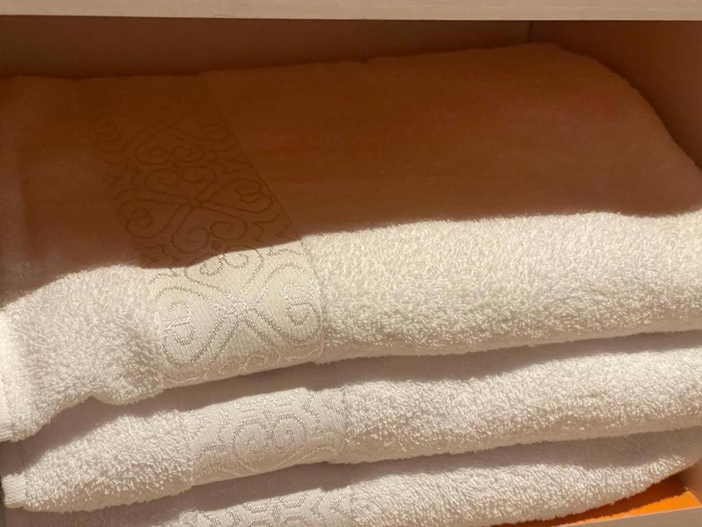 Apartment Magnifique Spacieux Confort Propre Familial 2 Salon Et Salle A Manger A 20mn A Pied De Place Jemaa El Fina 4 Piscines Dans Espace De Golf A 12 Mn En Voitures L Entree Est Gratuit Pour La Clientele Ouvert Entre 10h Et 20h