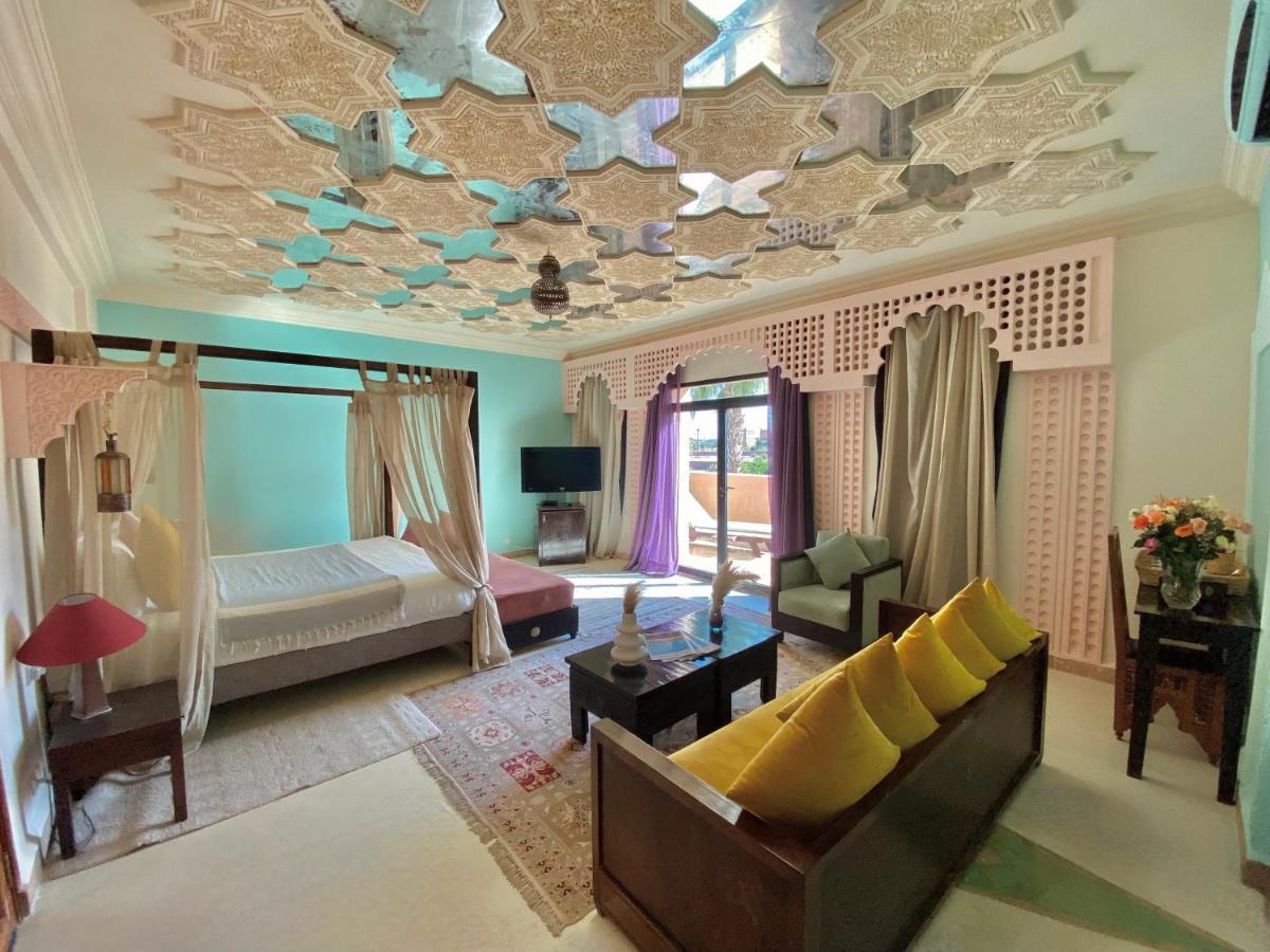 Hotel La Des Golfs & Pinkcactus