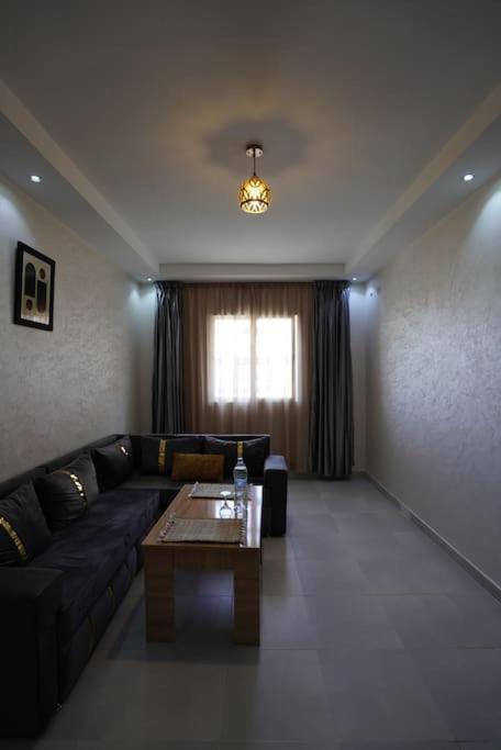 Comfy Flat 10 Mins From Medina *