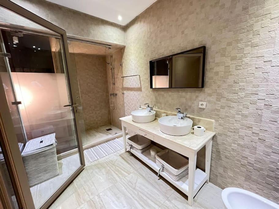 Splendide De Luxe Privatisee Avec Cuisiniere - Piscine Chauffee - Jacuzzi & Hammam
