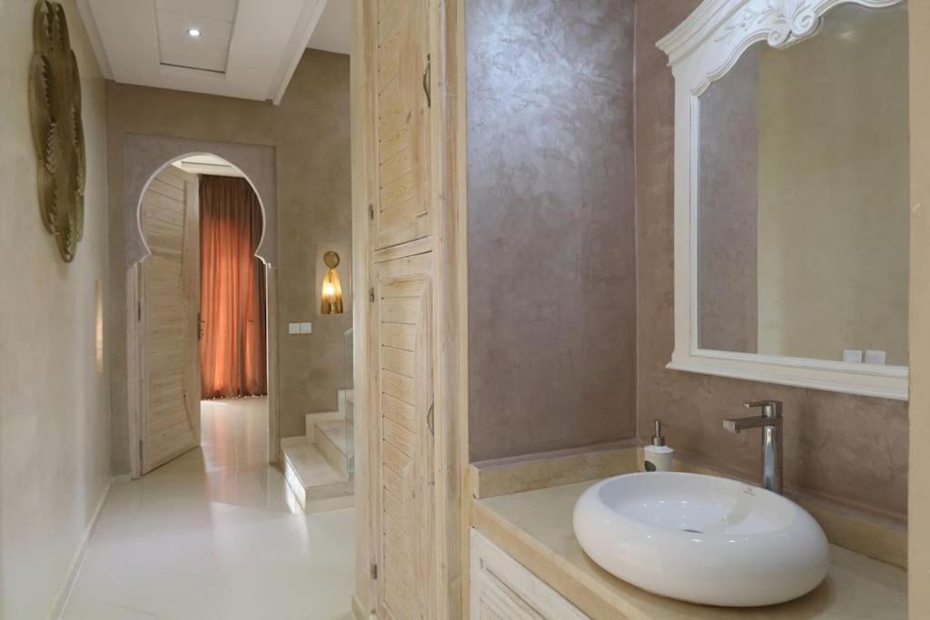 Splendide De Luxe Privatisee Avec Cuisiniere - Piscine Chauffee - Jacuzzi & Hammam *