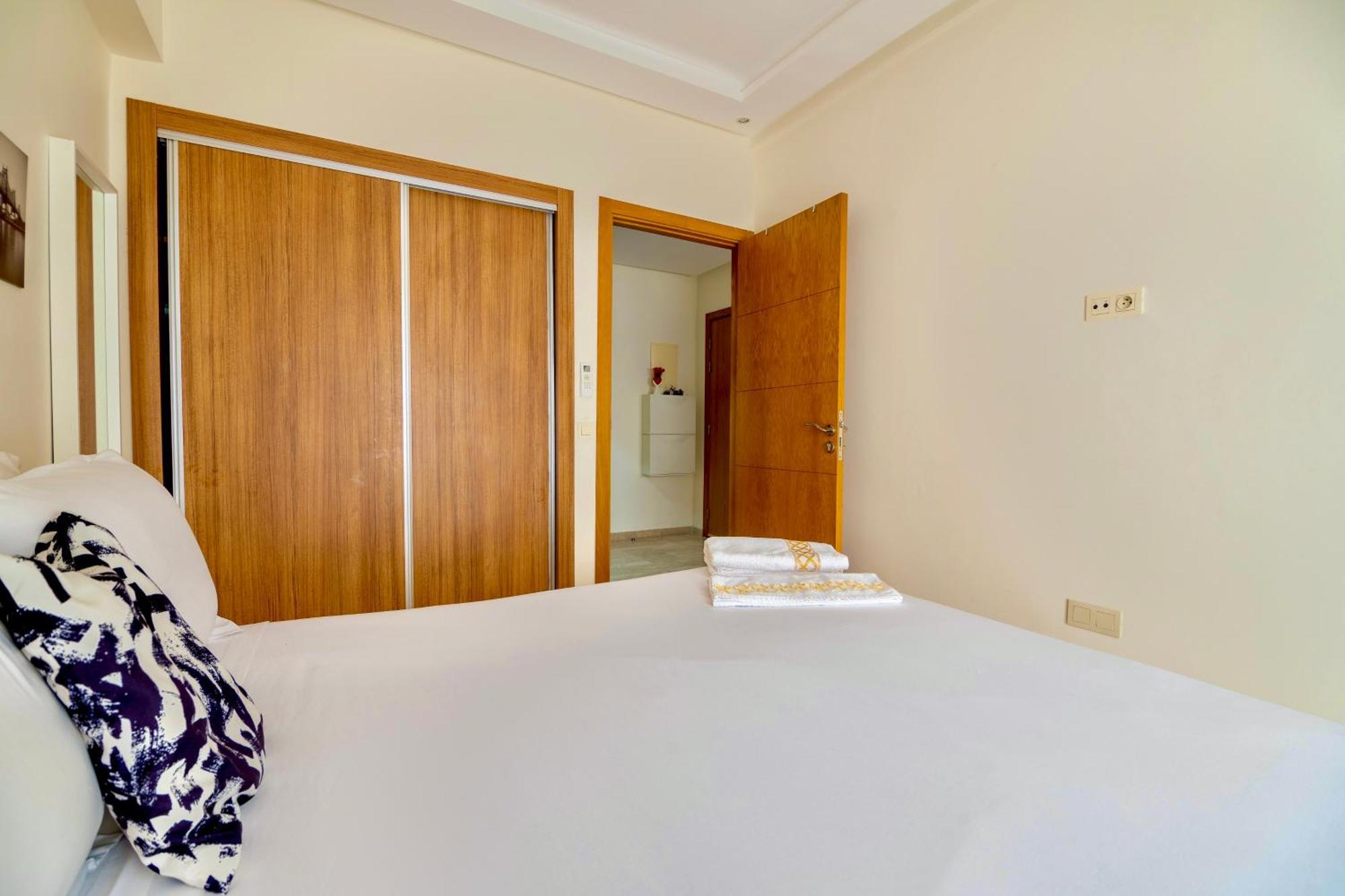 Luxurious King Bed W/pool. Well Centered. Apartamento