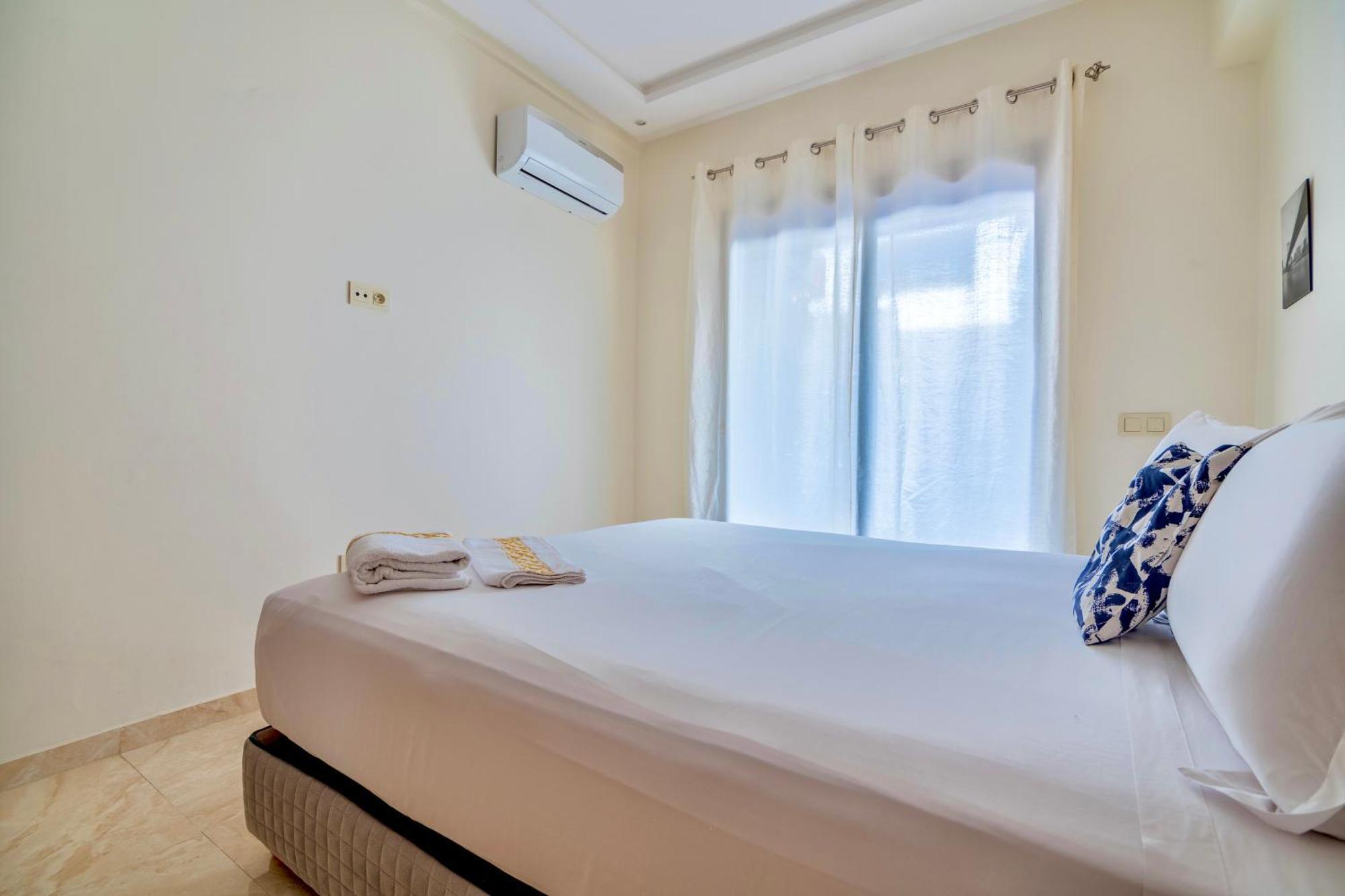 Luxurious King Bed W/pool. Well Centered. * Marraquexe