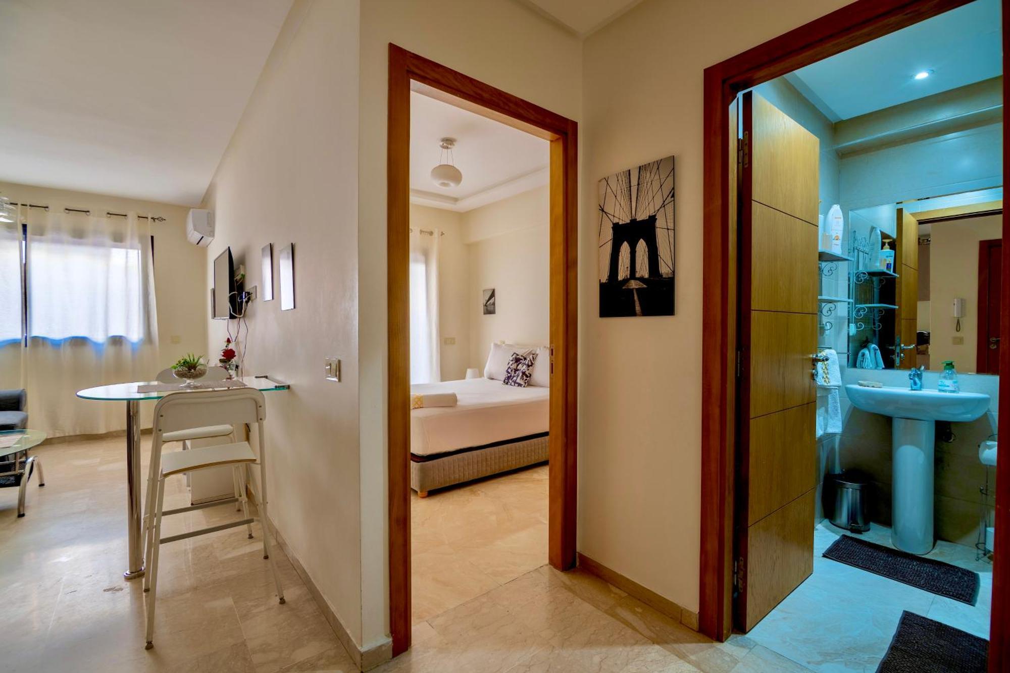 Luxurious King Bed W/pool. Well Centered. * Marraquexe
