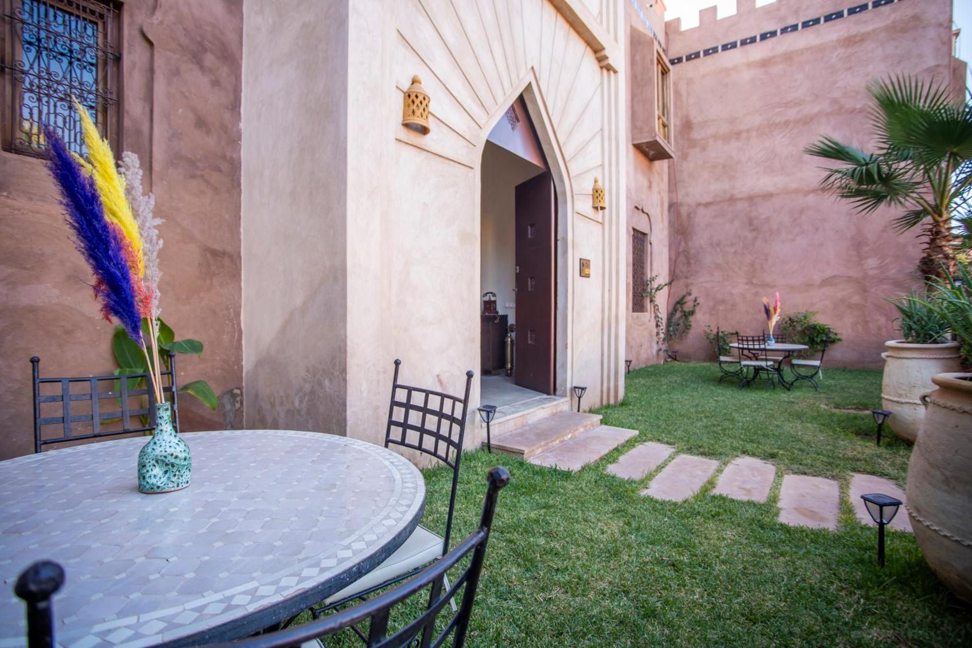 Azia Riad