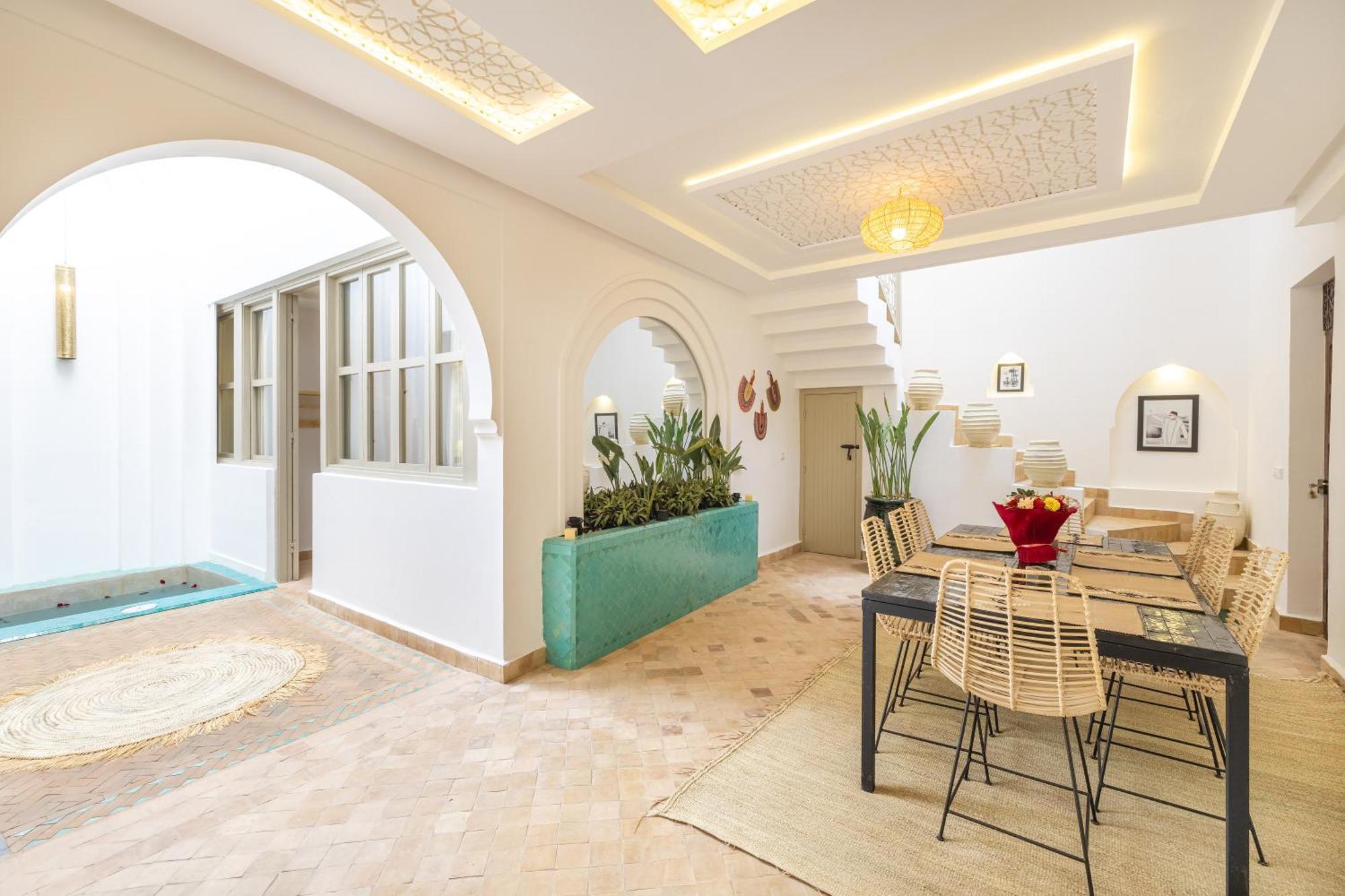 Agan/exclusive&new/pool/breakfast Included