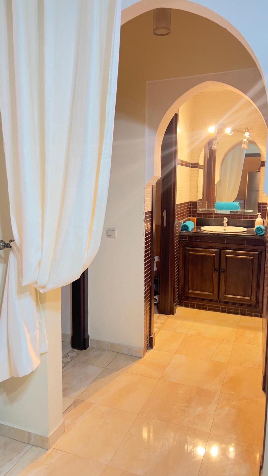 Magnifique Spacieux Confort Propre Familial 2 Salon Et Salle A Manger A 20mn A Pied De Place Jemaa El Fina 4 Piscines Dans Espace De Golf A 12 Mn En Voitures L Entree Est Gratuit Pour La Clientele Ouvert Entre 10h Et 20h Marrakesh