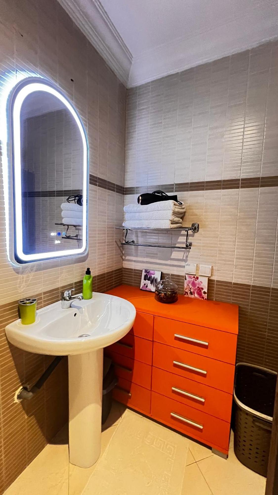 Apartment Magnifique Spacieux Confort Propre Familial 2 Salon Et Salle A Manger A 20mn A Pied De Place Jemaa El Fina 4 Piscines Dans Espace De Golf A 12 Mn En Voitures L Entree Est Gratuit Pour La Clientele Ouvert Entre 10h Et 20h Marrakesh