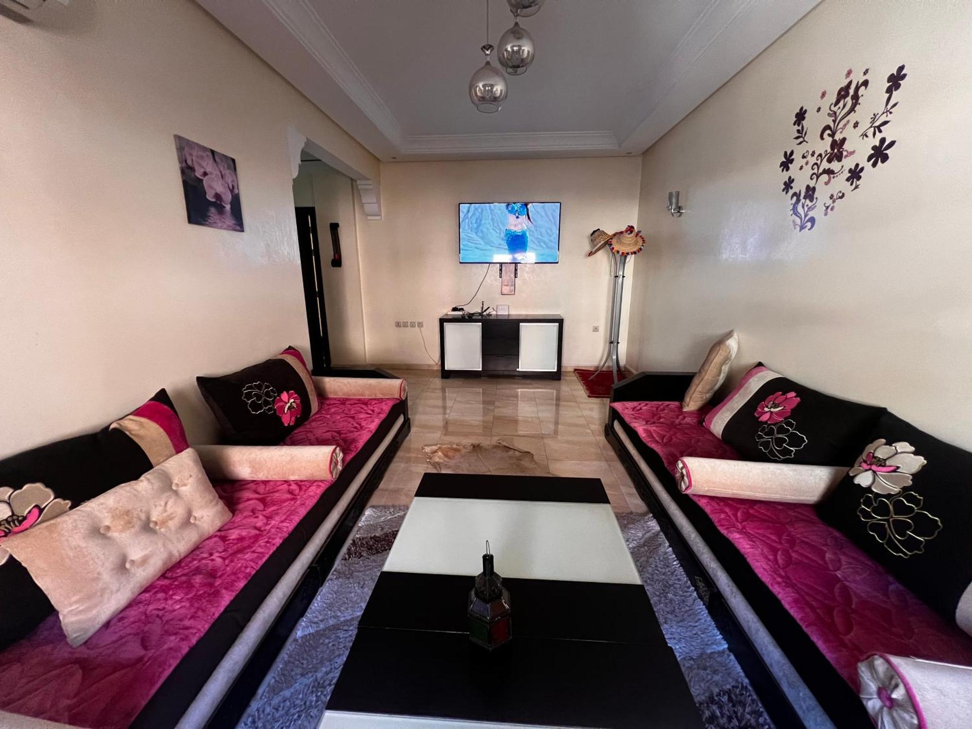 Apartment Magnifique, Appartement, Familial, Spacieux 2chambres Salon Salle A Manger *